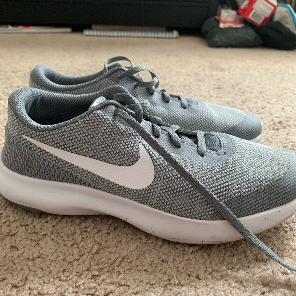 Grey Nike Sneakers 👟